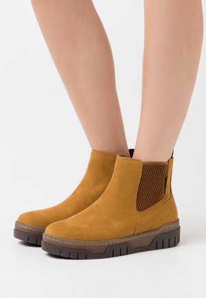 Marco Tozzi, Boots à talons - mustard yellow