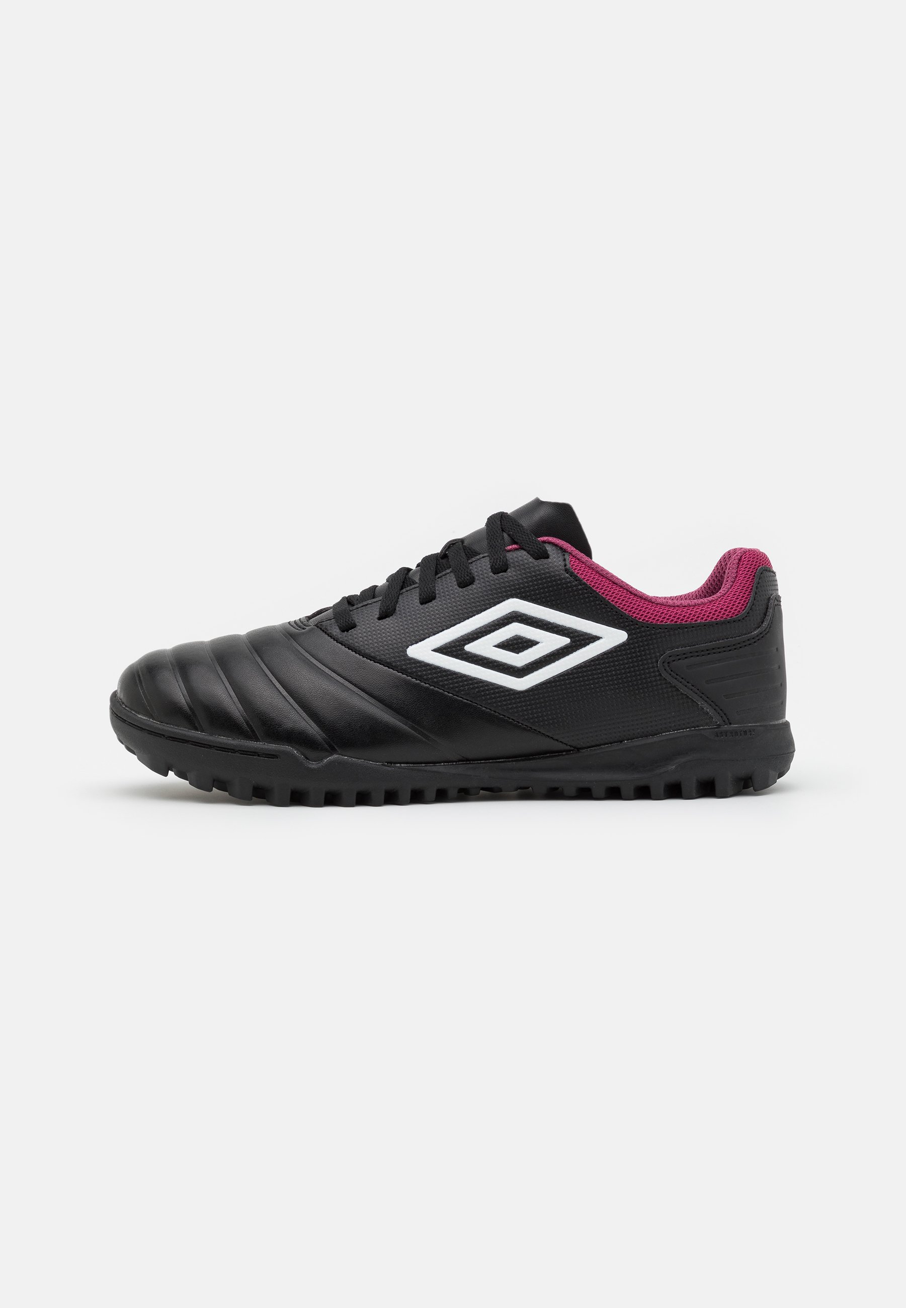 umbro trainers black