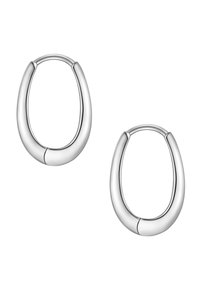 Pendientes de aro de plata con un acabado suave y pulido. El diseño presenta una forma ligeramente curvada y un detalle de costura en el lugar donde se abren.