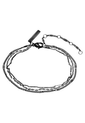 Delikatna, potrójna czarna bransoletka łańcuchowa z zapięciem na karabińczyk i zawieszką "LIEBESKIND BERLIN", ozdobiona małymi metalowymi, teksturowanymi akcentami.