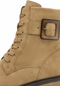 Marco Tozzi Bottines à plateau - beige