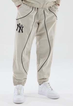 New Era, NEW YORK YANKEES  MLB PIPING TRACK PANT UNISEX - Pantalones deportivos - stn