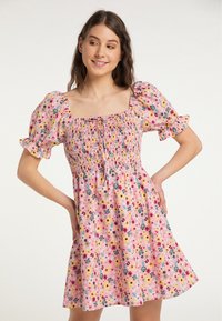 Rochie roz din flori cu mâneci bufante, corset plisat și decolteu pătrat. Prezintă un amestec de flori mici colorate și un material ușor.