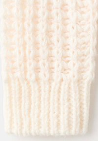 Un pull tricoté, rose clair, avec des motifs en point ajouré et un large ourlet côtelé. La texture semble douce et moelleuse, mettant en valeur une laine épaisse.