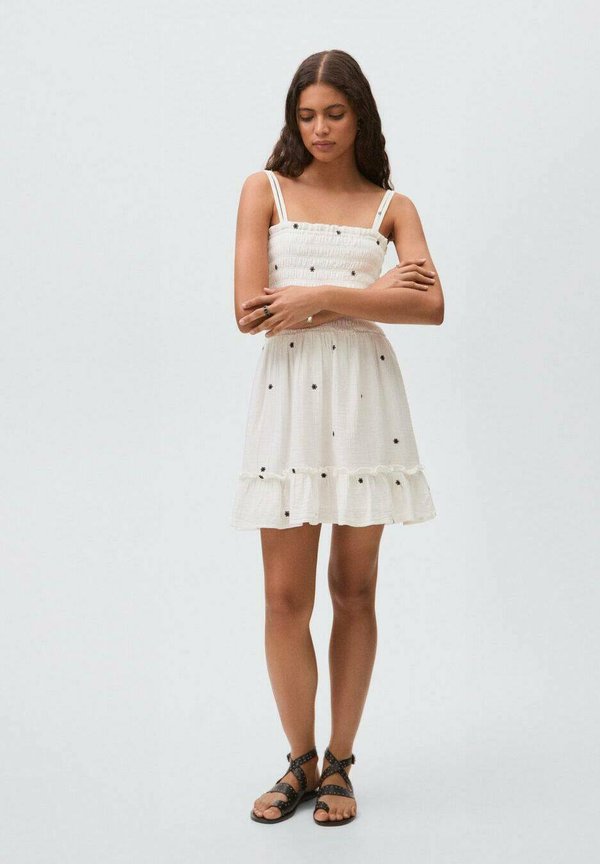 EMBROIDERED WITH FLORAL PATTERN - Day dress