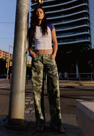 Bershka, Jeans Straight Leg - khaki