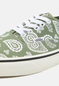 Vans AUTHENTIC - Sneakers basse - olive