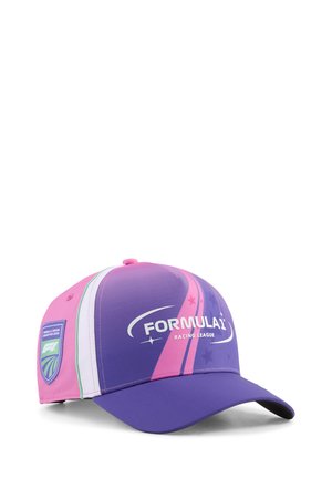 Lilla og pink Formula 1 Racing League-kasket med hvide og grønne accenter og en lap på siden med teksten "Formula 1 Azerbaijan Grand Prix 2026."