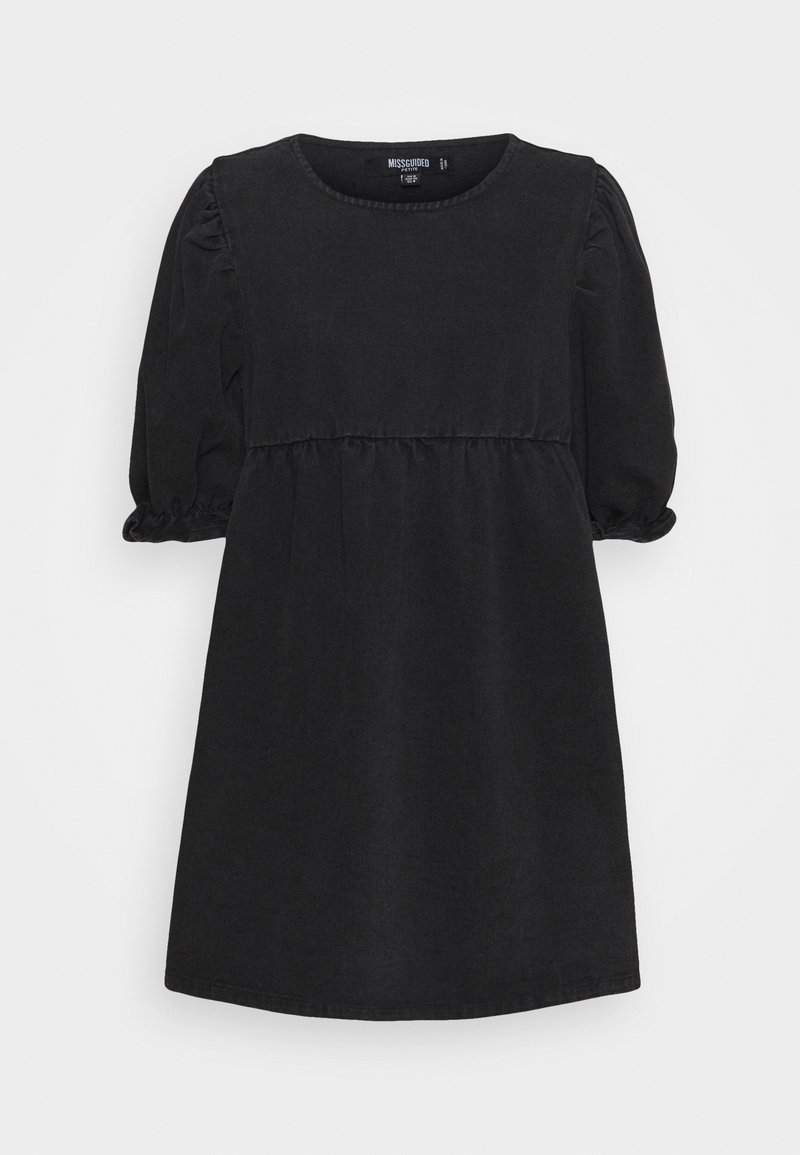 Robe noire à manches courtes avec encolure ronde, manches bouffantes et couture de taille froncée, présentée sur un fond uni.