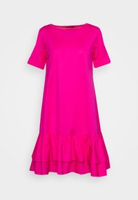 Rosa Kurzarmkleid aus glattem Stoff, mit rundem Halsausschnitt und einem mehrstufigen Rüschensaum am unteren Ende.