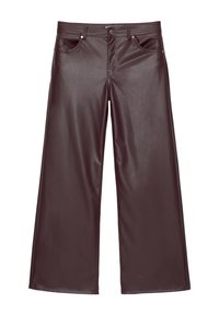 Wijde broek van soepel, bordeauxrode imitatieleer, met twee zakken aan de voorkant en een klassiek ontwerp met vijf zakken en metalen beslag.