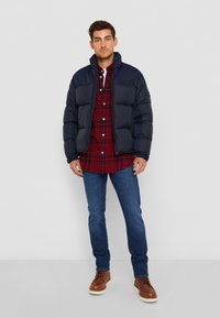 Tommy Hilfiger NEW YORK PUFFER JACKET - Winterjacke - desert sky