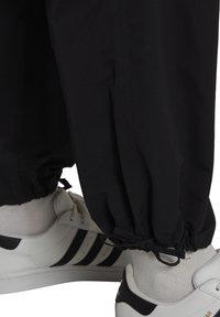 adidas Originals Kapsáče - black