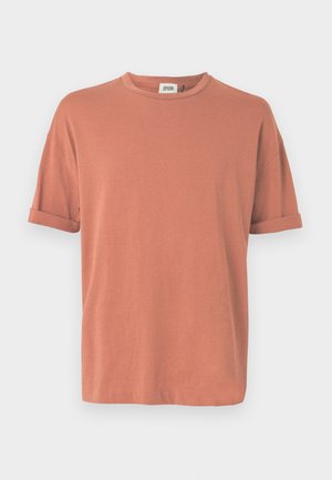 Kortærmet T-shirt i støvet rosa farve, lavet af blødt stof, med rund halsudskæring og opkrydsede ærmer med en afslappet pasform.