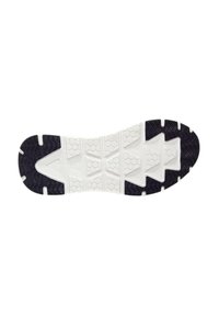 Suola della scarpa con una combinazione di colori bianco e nero. Presenta un motivo esagonale testurizzato e un design a spina di pesce che migliora la presa.