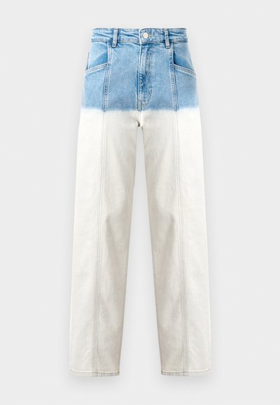 Jeans dżinsowe mają niebieską górną część z przejściem do bieli. Wysoki stan, prosta sylwetka nogawki i widoczne detale szwów.