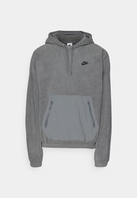 Šedá fleecová mikina s klokaní kapsou, černé logo na hrudi, nastavitelné stahovací kapucí a žebrovanými manžetami na rukávech a spodním lemu.