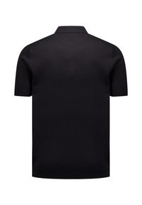 Zwarte polo met korte mouwen, voorzien van een klassieke kraag, een gladde brei textuur en zonder zichtbare logo's of patronen op de rug.