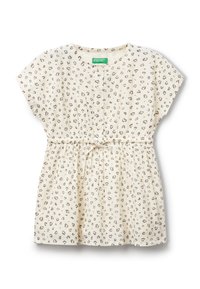 Vestido de manga corta en tejido color crema con estampado de leopardo, cierre de botones en la parte delantera, cintura elástica y detalle con lazo. Textura suave y ligera.
