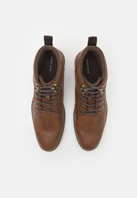 Pier One Bottines à lacets - cognac