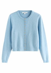 Hellblauer Cardigan aus weichem Material, mit rundem Ausschnitt, langen Ärmeln und goldenen, herzförmigen Knöpfen entlang der Vorderseite.