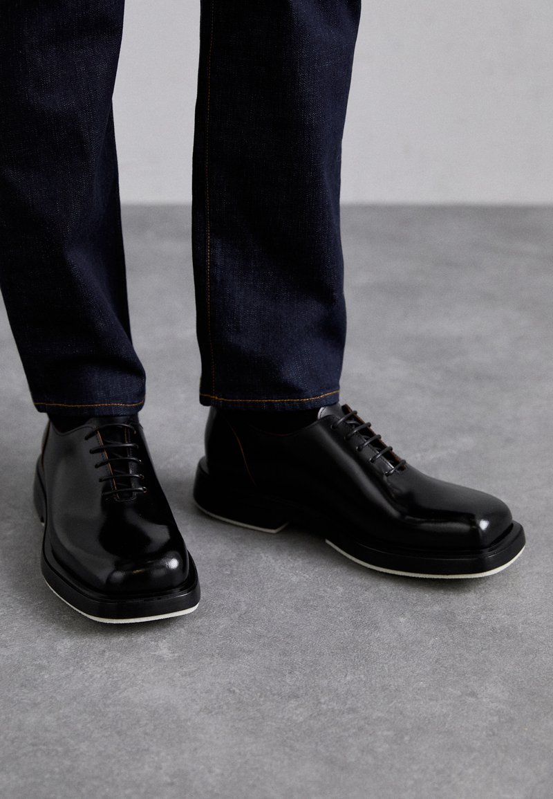 The Antipode Šněrovací boty - black