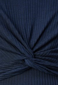 MAMALICIOUS MLANLI JUNE - Marškinėliai su spaudiniu - navy blazer detailmelange
