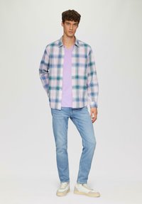 s.Oliver MIT V-AUSSCHNITT - T-shirt basic - lavendel