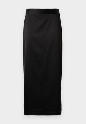 Svart midi forkle laget av glatt stoff, med en tettsittende silhuett, satengliv og en rett hem med ingen synlige utsmykninger.