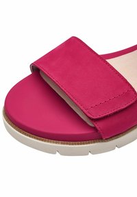 Tamaris Sandály na klínu - fuxia nubuc