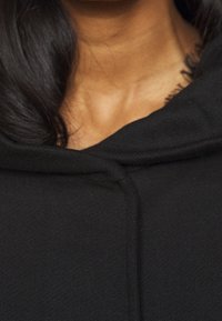 Vero Moda Petite Klassisk kappa / rock - black