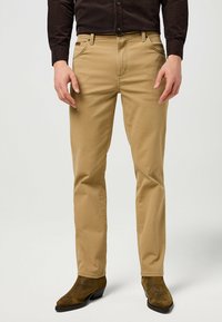 Wrangler TEXAS - Vaqueros rectos - tigers eye