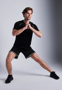 Pier One Sport Basic T-shirt - black