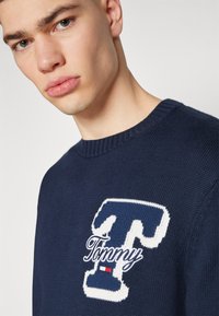 17435 Black Letter Printed Jumper