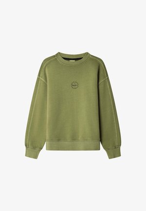Sweat-shirt vert en tissu texturé, avec un col rond, des manches longues et un logo circulaire sur la poitrine.