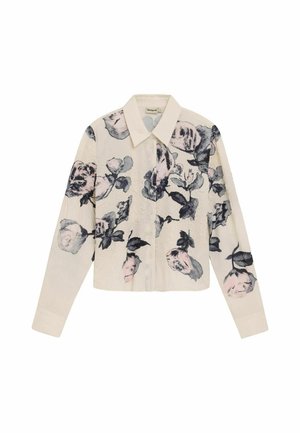 Camisa crema de manga larga con cuello, decorada con grandes patrones florales suaves en rosa y gris en el frente y las mangas.