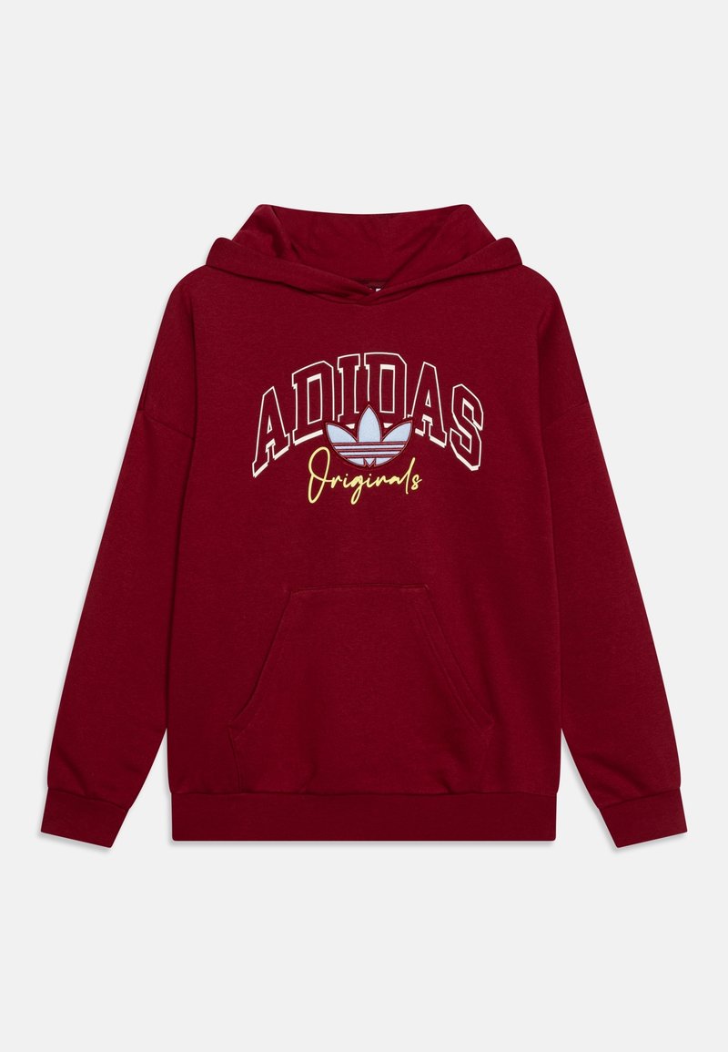 Sweat à capuche bordeaux avec une poche avant, présentant "ADIDAS" écrit en lettres blanches et jaunes, ainsi qu'un logo trèfle iconique.
