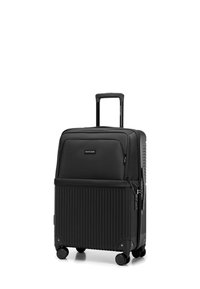 Valigia a mano nera con design testurizzato a righe, manico retrattile e quattro ruote per la mobilità. Tasca con zip sul fronte.