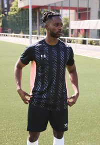 Under Armour - CHALLENGER TRAIN  - T-shirt imprimé - black/white Image miniature 1