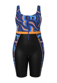 Eén stuk badpak met een blauw, zwart en oranje golvend patroon, voorzien van een rits aan de voorkant en effen zwarte shorts, gemaakt van rekbare stof.