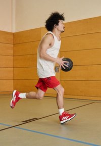 adidas Performance 3 STRIPES SHORT - Sport rövidnadrágok - better scarlet/aurora black