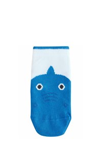Chaussette de cheville bleu et blanc ornée d'un design de requin, avec de grands yeux et une nageoire, fabriquée en tissu doux avec une texture lisse et un bord côtelé.