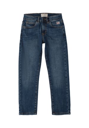 Jeans de mezclilla de color azul oscuro con corte recto, que cuentan con cinco bolsillos, costuras naranjas y una etiqueta en la parte trasera de la cinturilla.