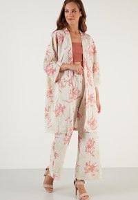 LELA TWO PIECE SET - REGULAR FIT - Vest - salmon