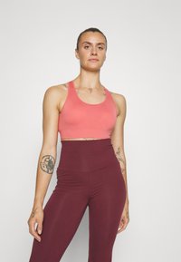 ONLY Play ONPDAISY-2 SEAM BRA  - Brassières de sport à maintien normal - mineral red