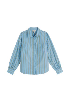 Svijetloplava košulja dugih rukava s gumbima, žute okomite pruge i jednim džepom na prsima, položen ravno na bijelu pozadinu.