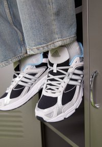 Unausgewählt, core black/footwear white/clear blue