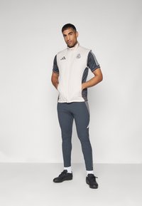 adidas Performance REAL MADRID EU WINTER VEST - Väst - putty mauve/dark grey/charcoal