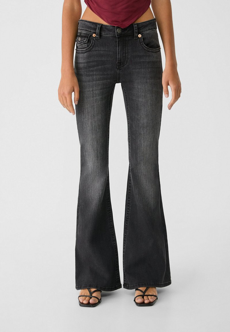 Stradivarius - Džínsy bootcut - grey denim, Zväčšiť