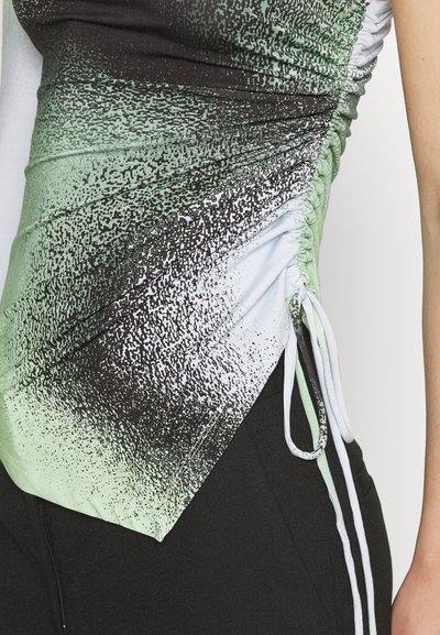 Elleme ONE SHOULDER - Μπλούζα με μακριά μανίκια - light green/white